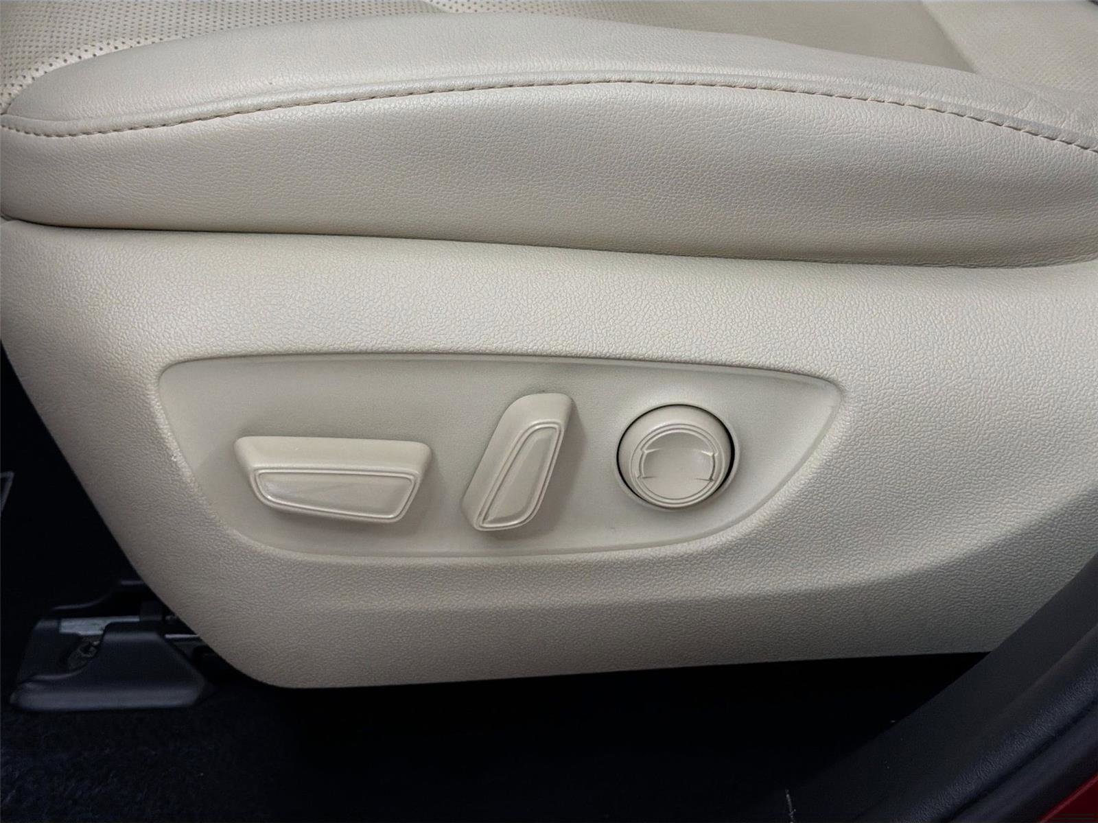 Used 2021 Toyota Highlander Limited image 19