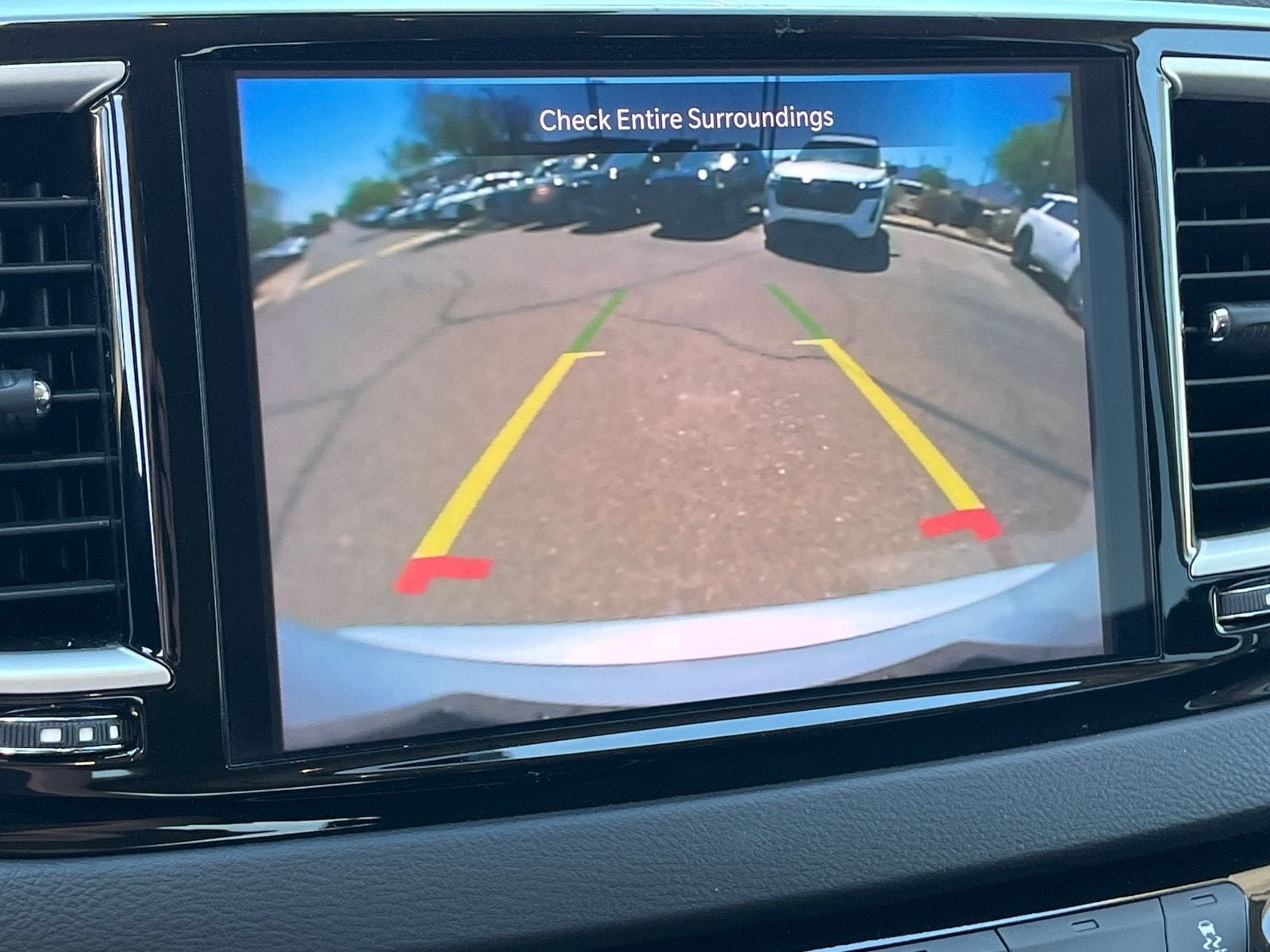 Used 2024 Chrysler Pacifica Touring-L FWD image 25