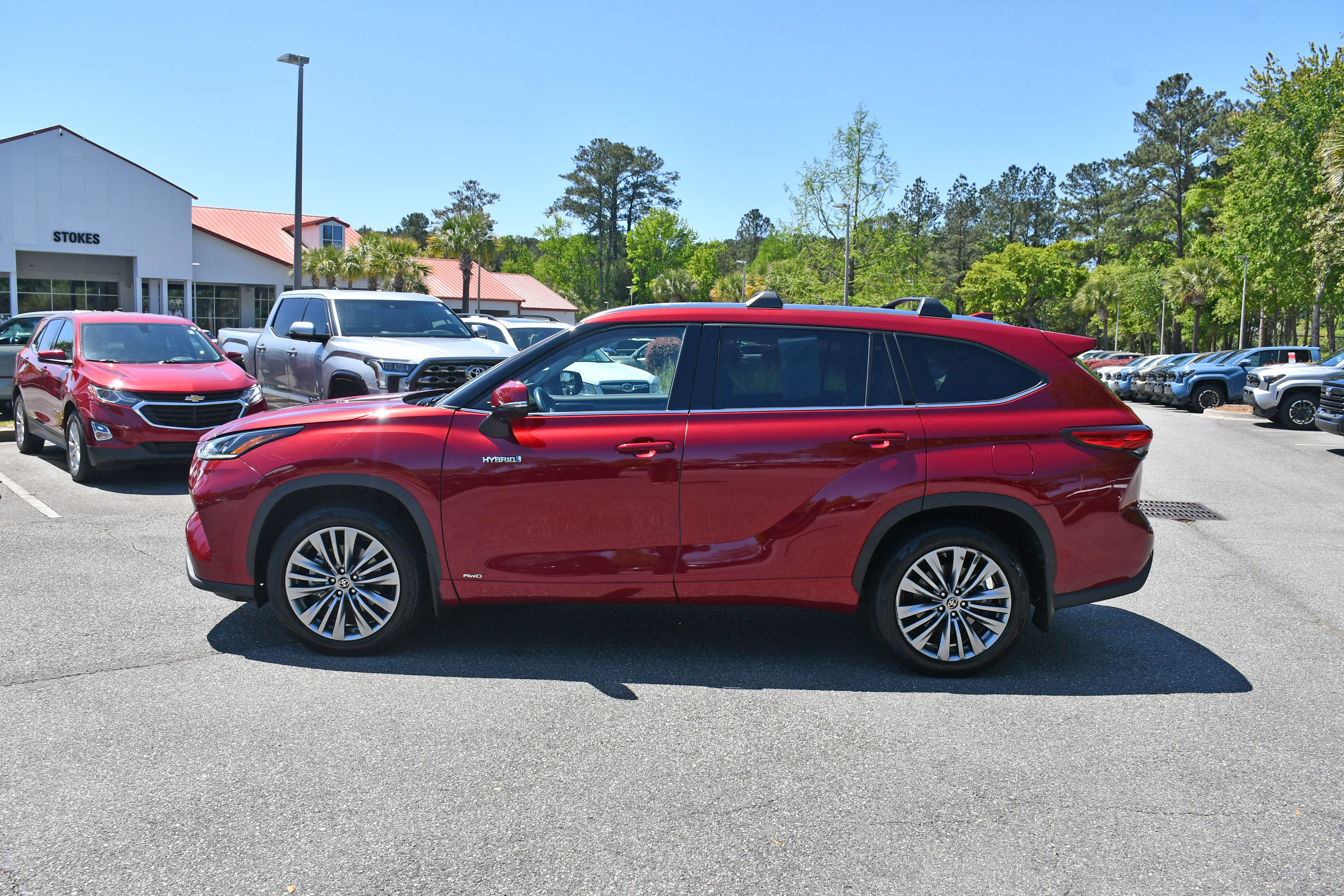Used 2021 Toyota Highlander Platinum image 2