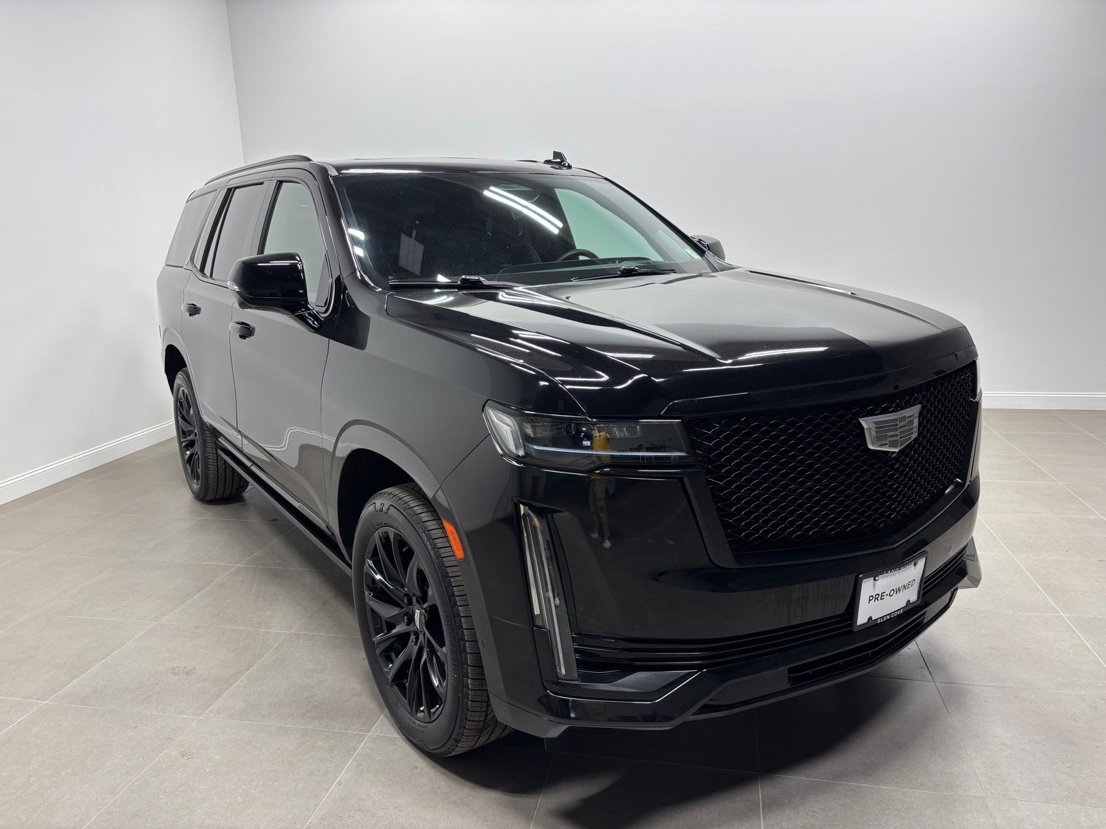 Used 2023 Cadillac Escalade Sport Platinum w/ LPO, ONYX Package AWD/4WD image 4