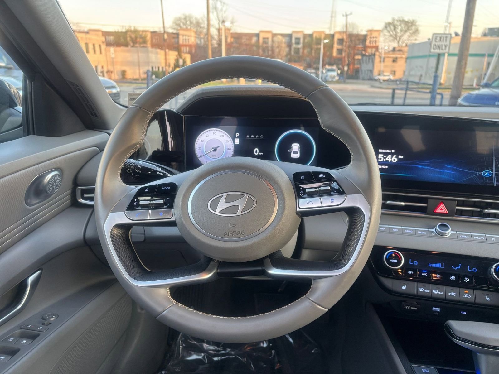 Used 2025 Hyundai Elantra SEL image 30