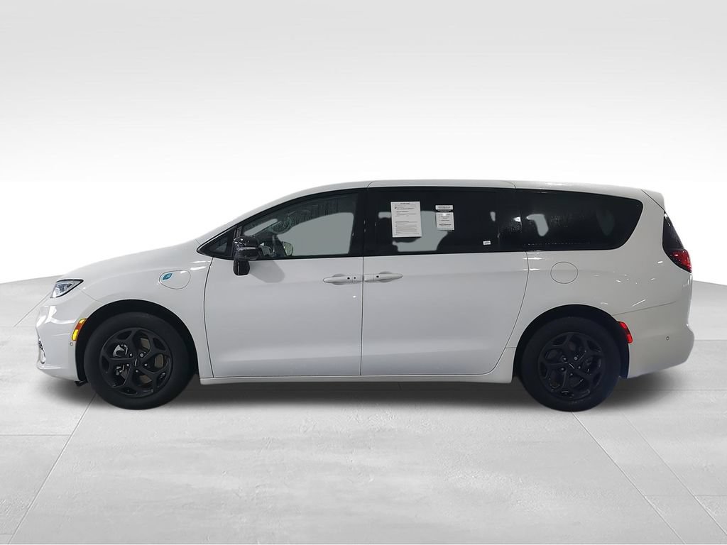 Used 2024 Chrysler Pacifica Limited FWD image 5