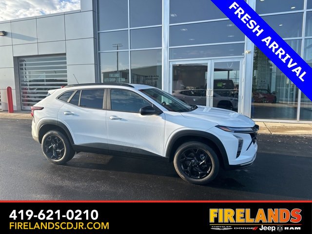 Used 2025 Chevrolet Trax LT image 32