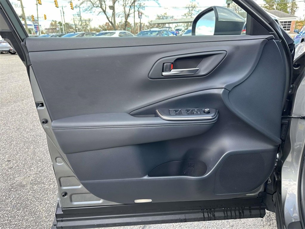 Used 2023 Toyota Crown XLE image 17