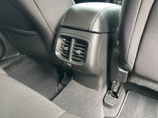 Used 2019 Jeep Cherokee Latitude w/ Popular Appearance Group image 17