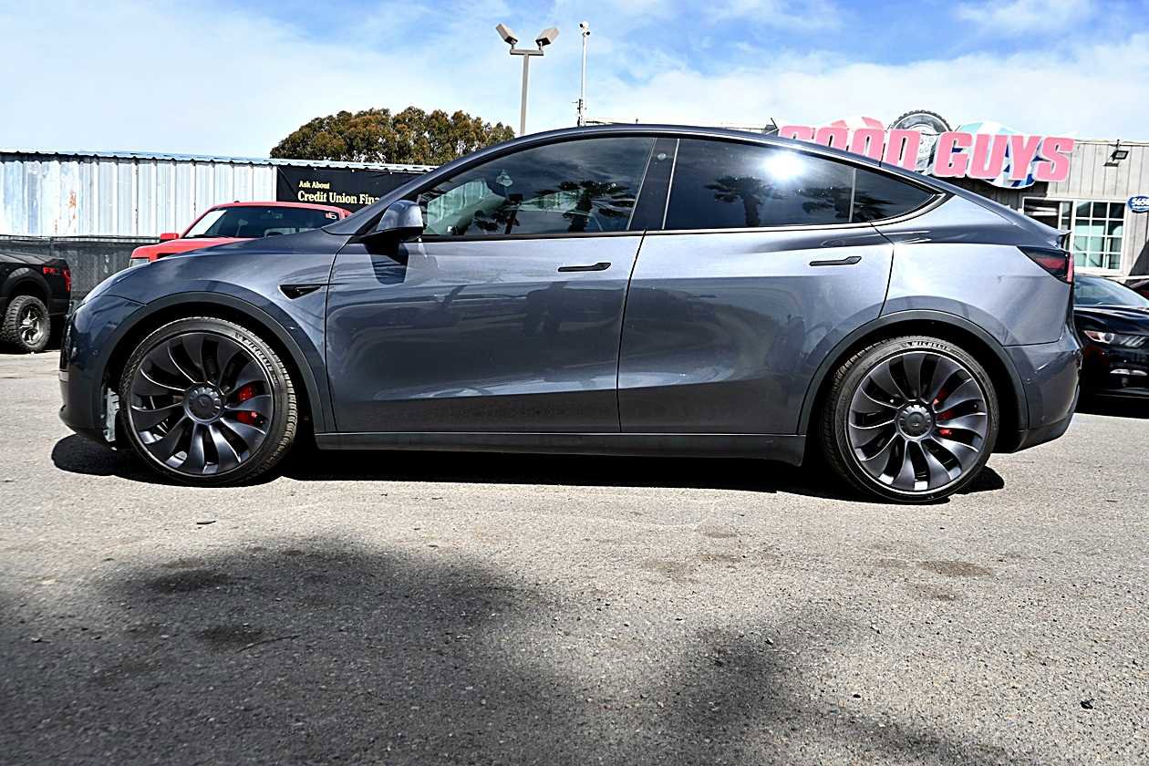 Used 2022 Tesla Model Y Performance AWD/4WD image 4