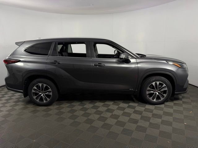 Used 2025 Toyota Highlander XLE image 10