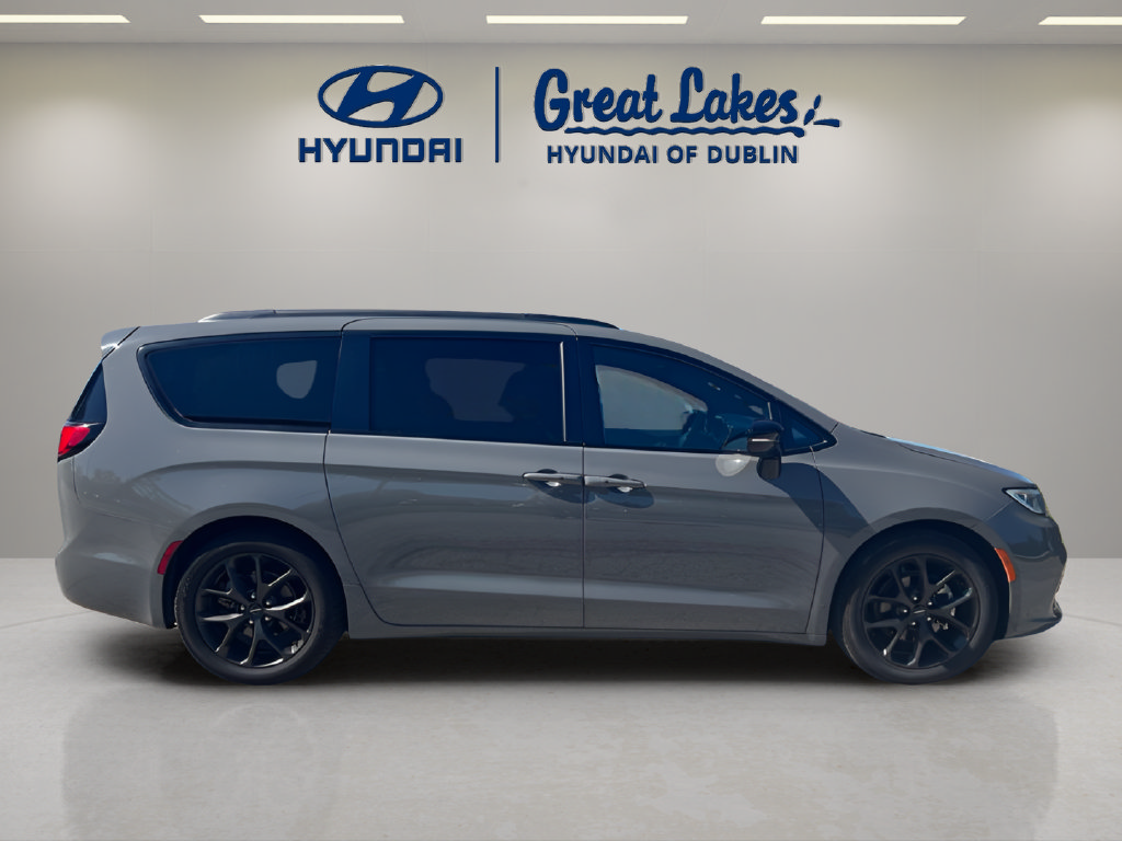Used 2025 Chrysler Pacifica Limited FWD image 6