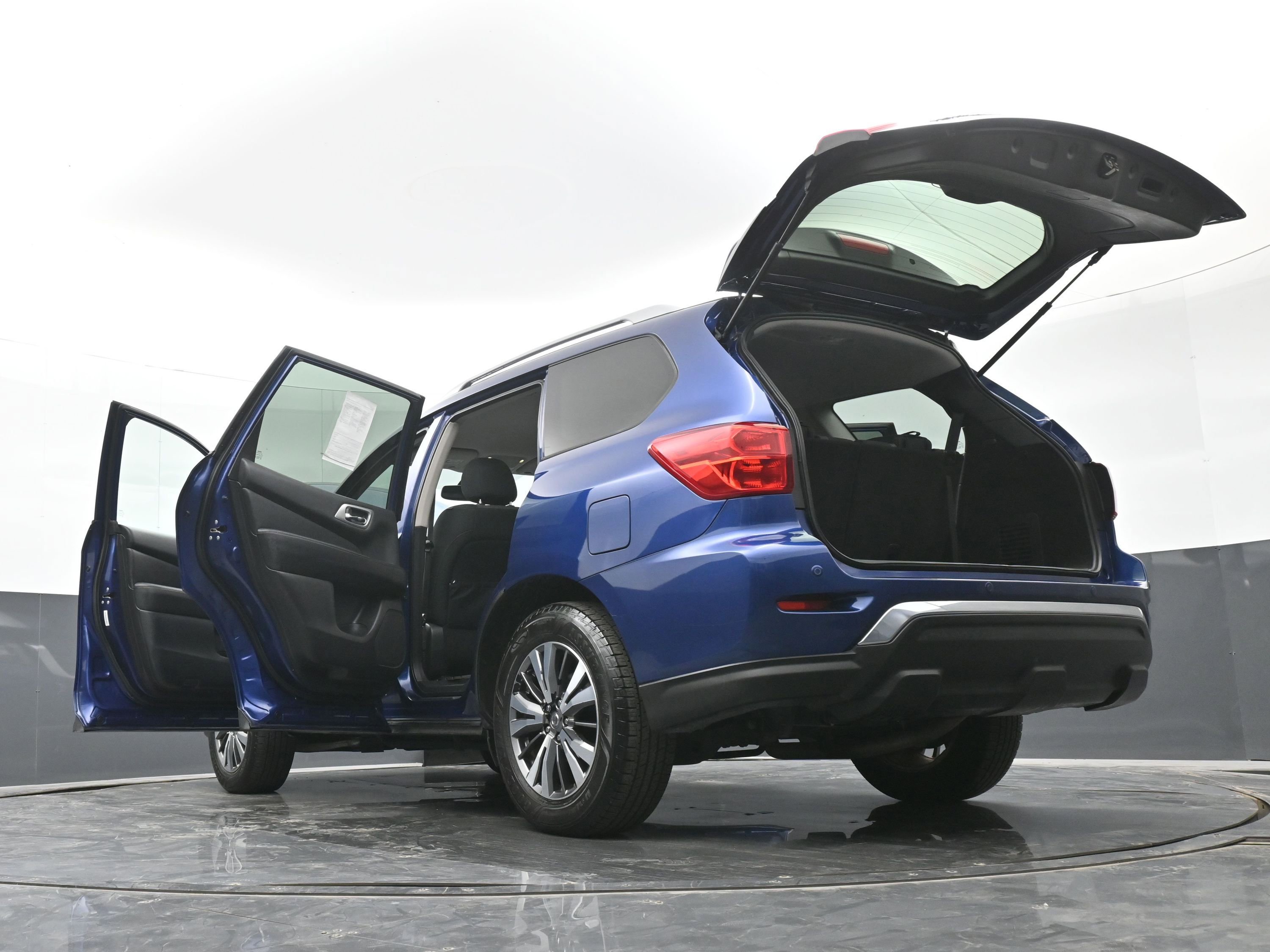 Used 2020 Nissan Pathfinder SV image 53