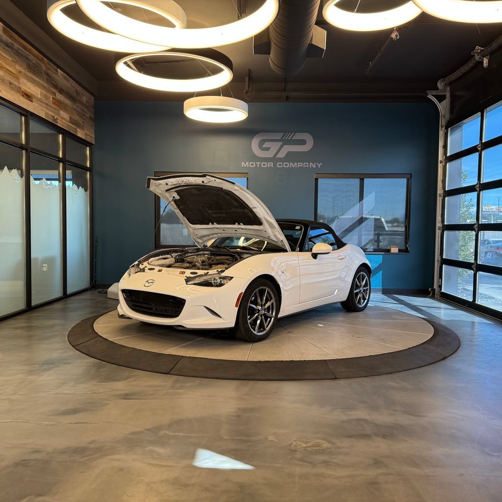 Used 2021 MAZDA MX-5 Miata Grand Touring RWD image 22