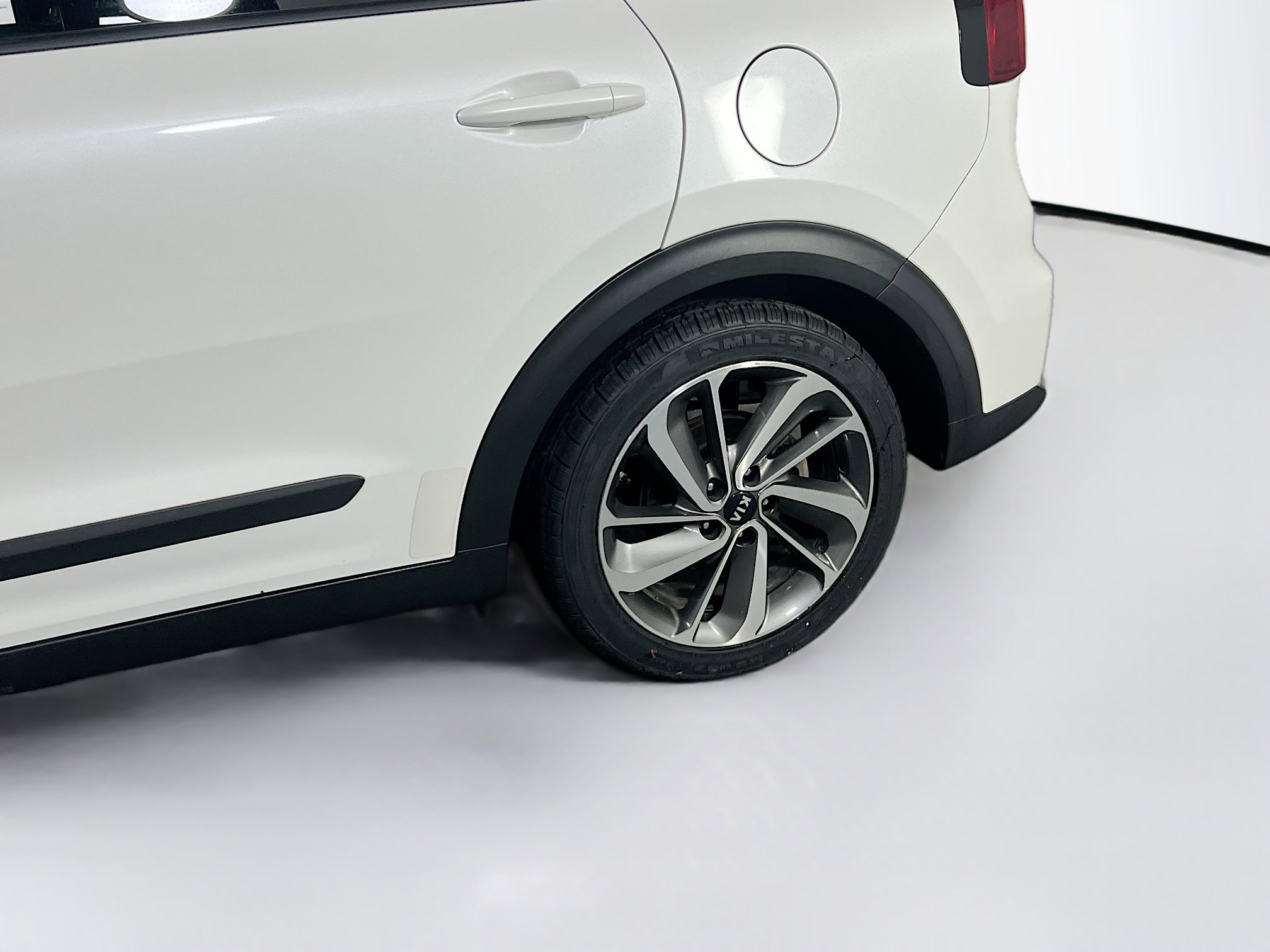 Used 2019 Kia Niro Touring image 30