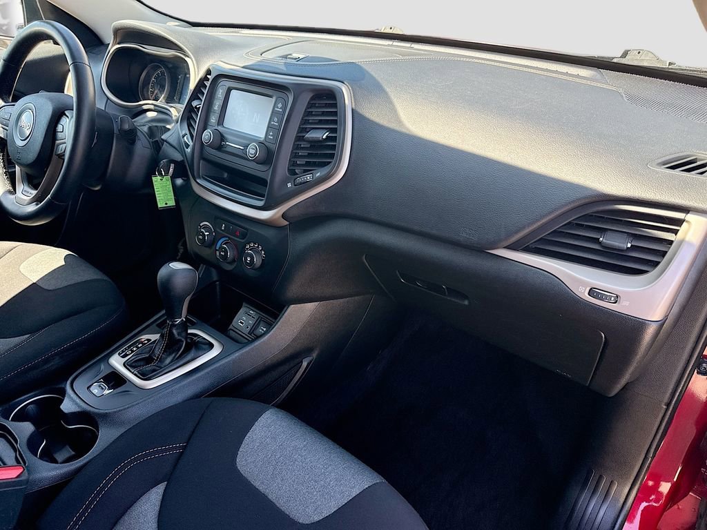 Used 2016 Jeep Cherokee Sport image 33
