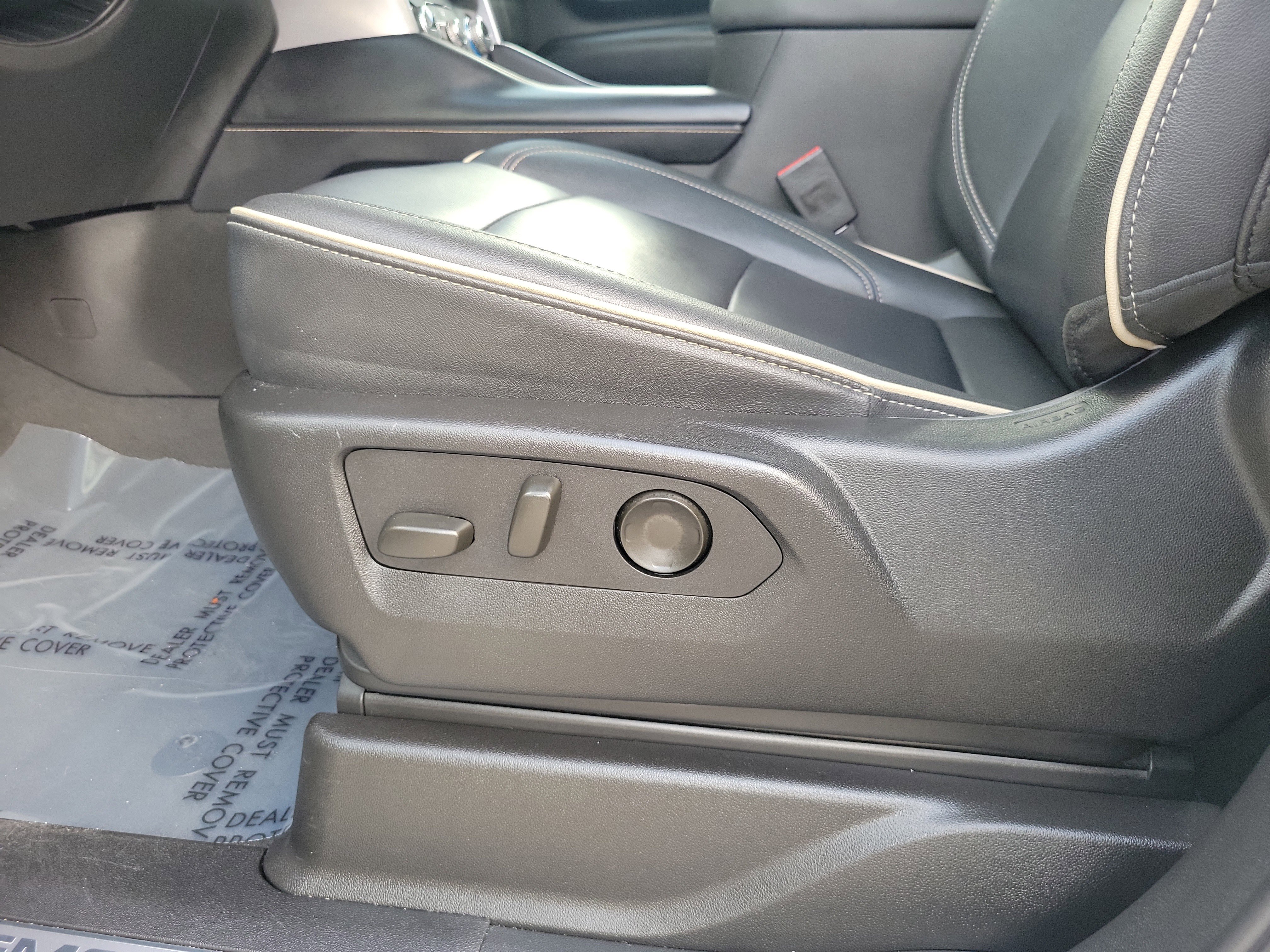 Used 2024 GMC Yukon XL SLT w/ SLT Premium Package RWD image 14