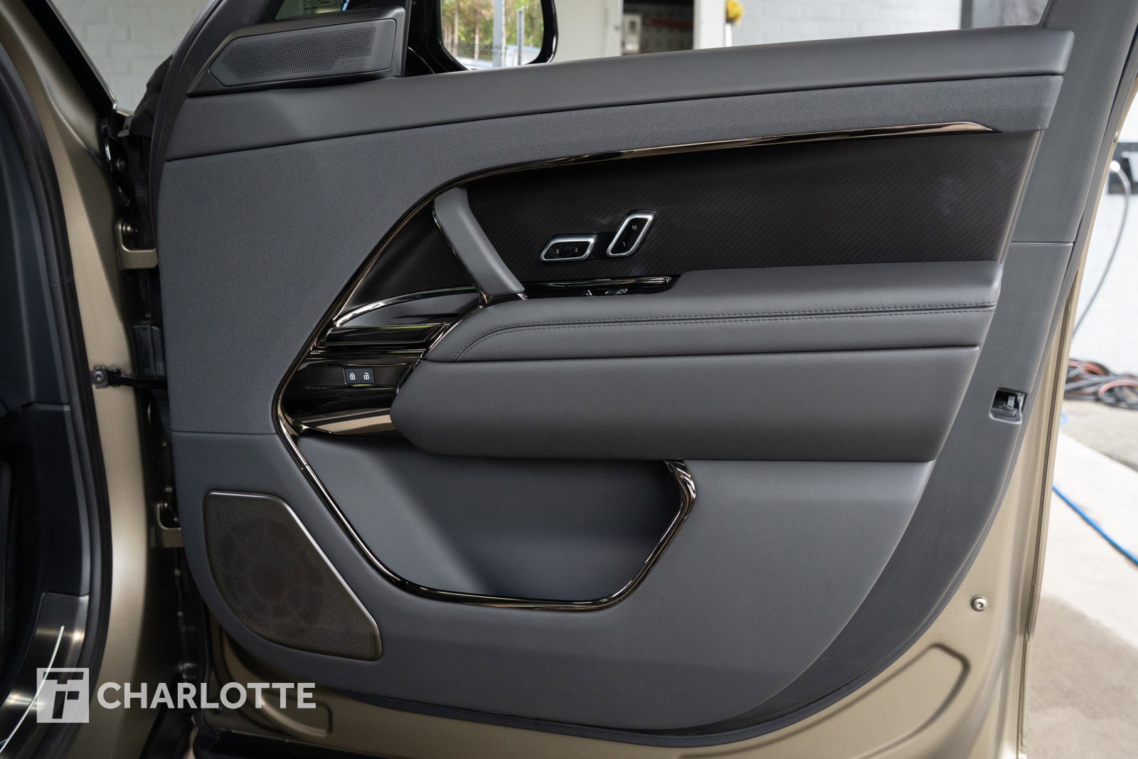 Used 2024 Land Rover Range Rover Sport SV Edition One Carbon Bronze image 28