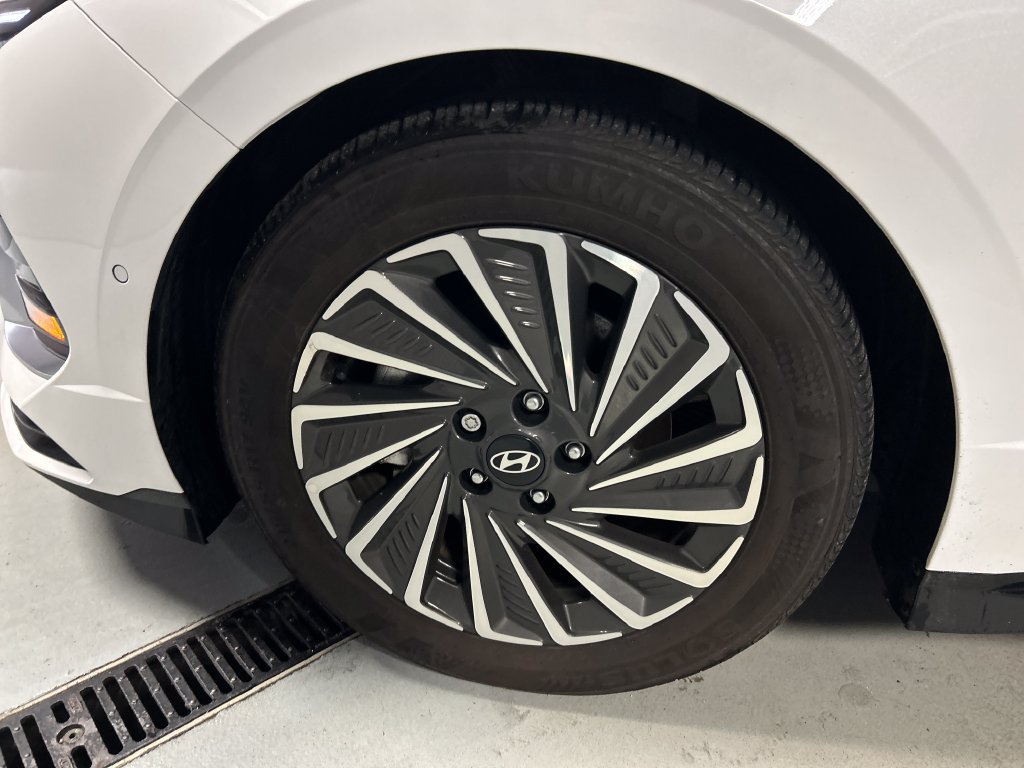 Used 2025 Hyundai Sonata Limited FWD image 9