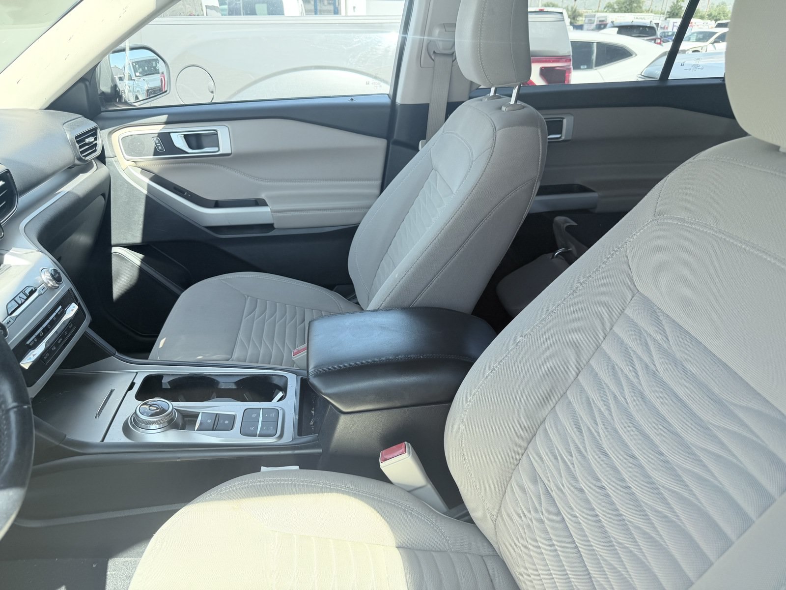 Used 2021 Ford Explorer XLT RWD image 2