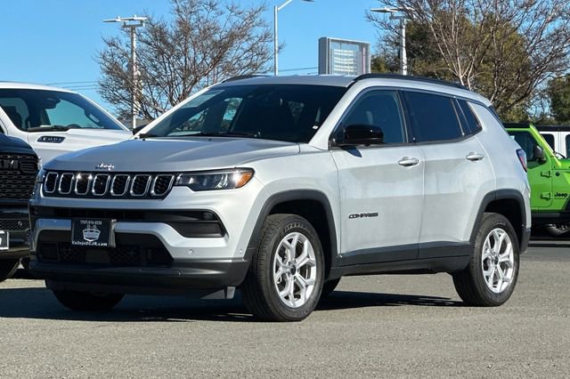 Used 2025 Jeep Compass Latitude w/ Convenience Group image 8