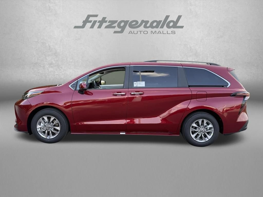 Used 2026 Toyota Sienna XLE AWD/4WD image 4