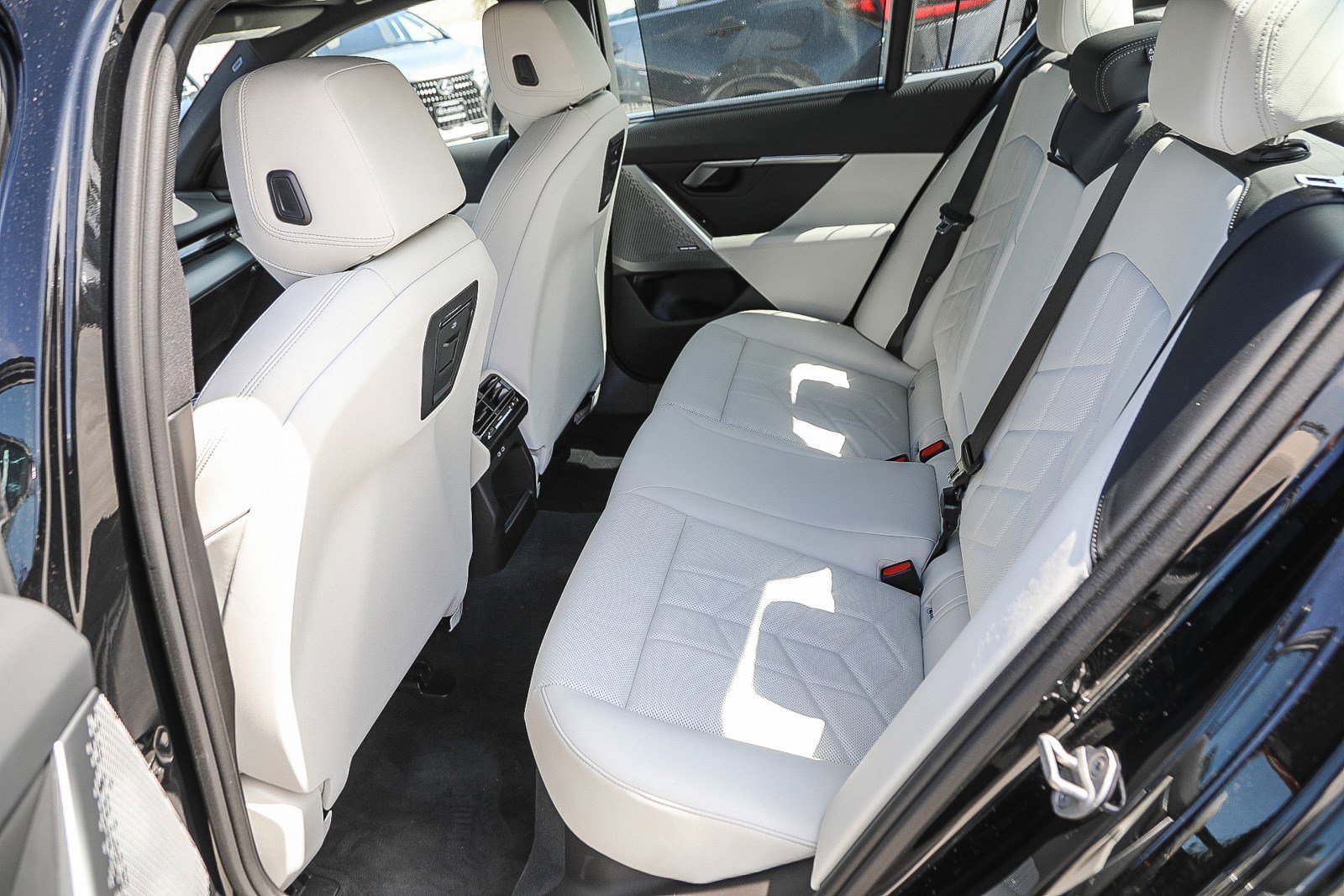 Used 2024 BMW 530i w/ M Sport Package image 18