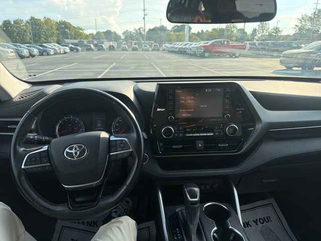 Used 2021 Toyota Highlander LE FWD image 9