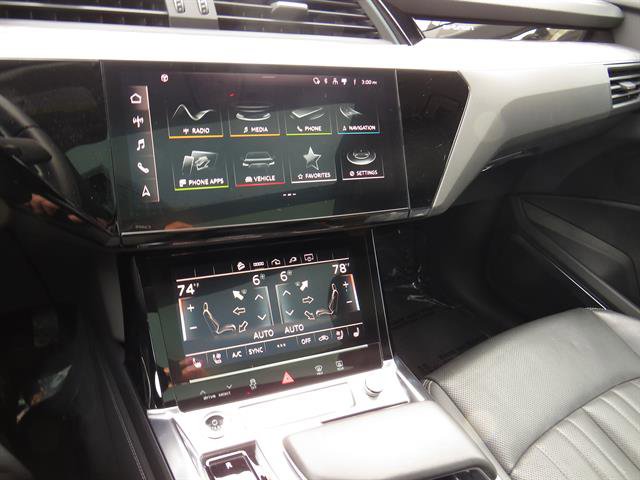 Used 2021 Audi e-tron Premium Plus w/ Premium Plus Package image 12