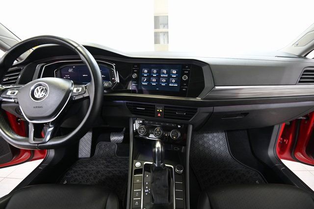 Used 2019 Volkswagen Jetta SEL w/ Cold Weather Package image 2