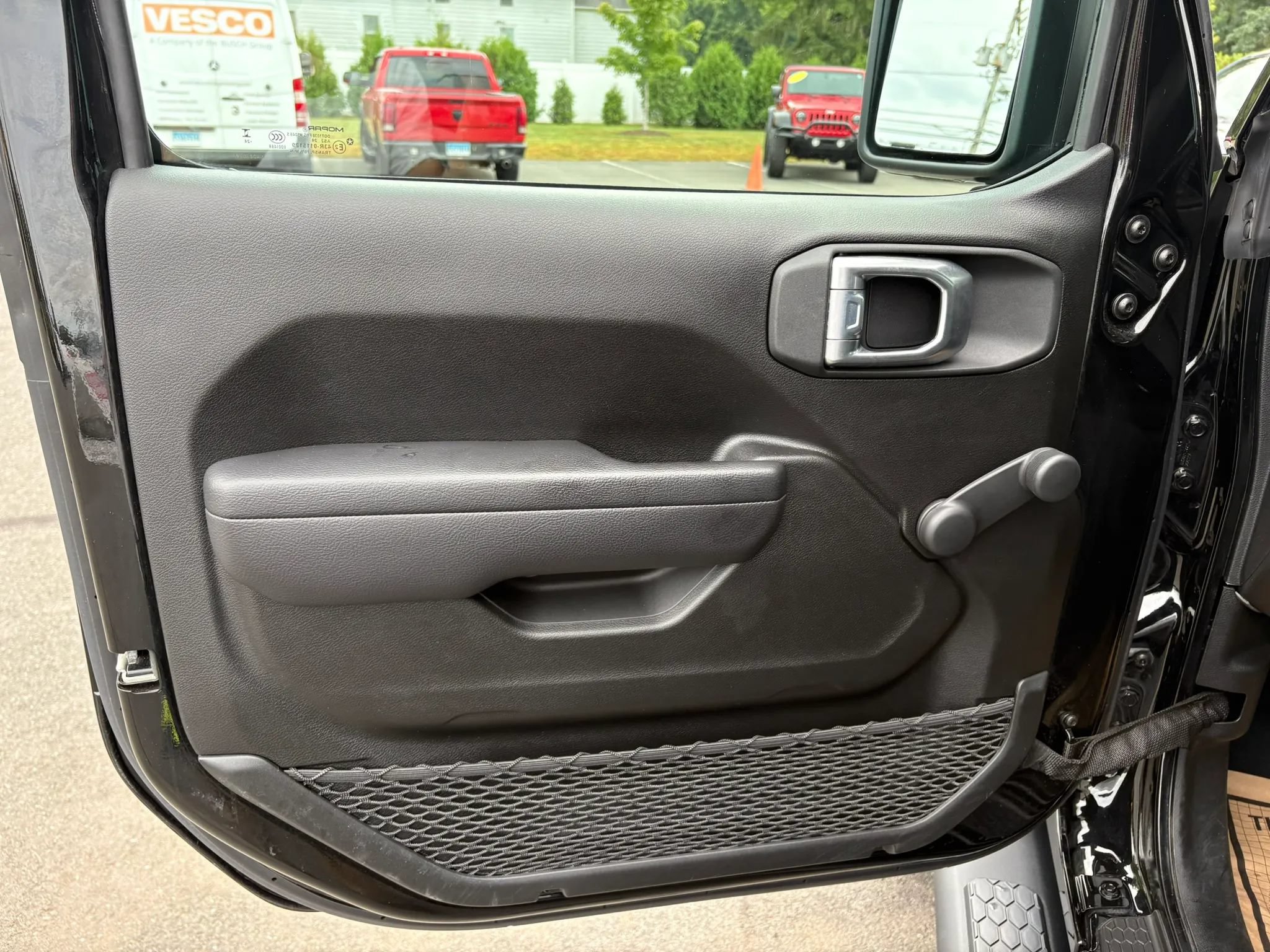 Used 2024 Jeep Wrangler Sport AWD/4WD image 29