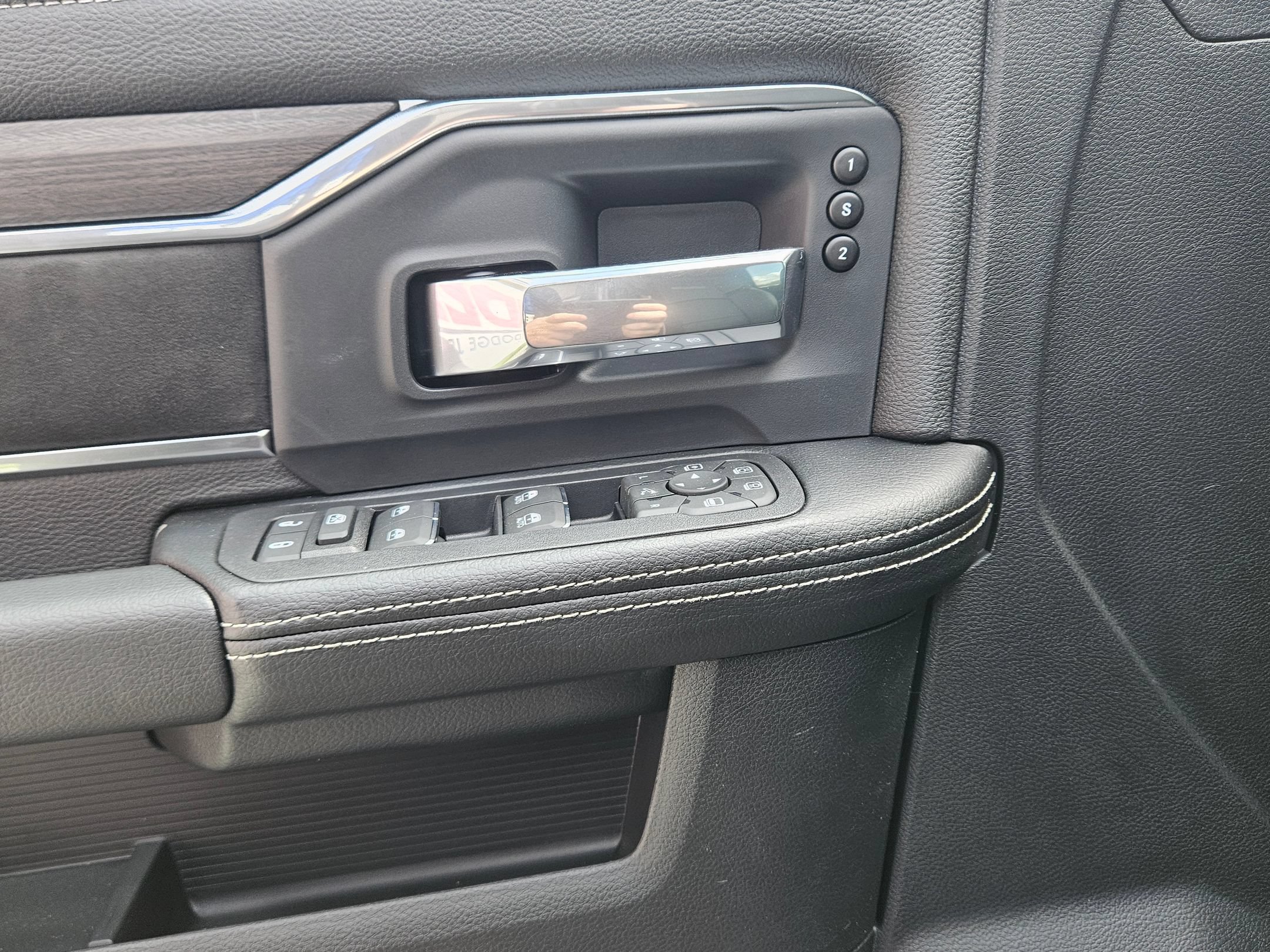 New 2026 RAM 2500 Laramie w/ Night Edition AWD/4WD image 17