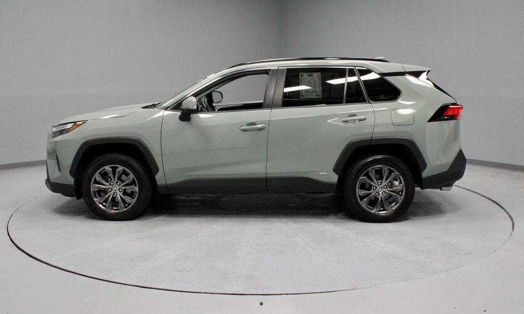 Used 2023 Toyota RAV4 XLE Premium AWD/4WD image 7