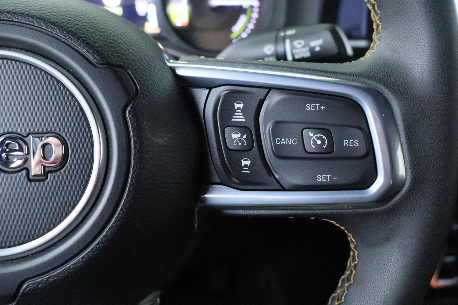 Used 2024 Jeep Wrangler Unlimited Sahara w/ Technology Group AWD/4WD image 19