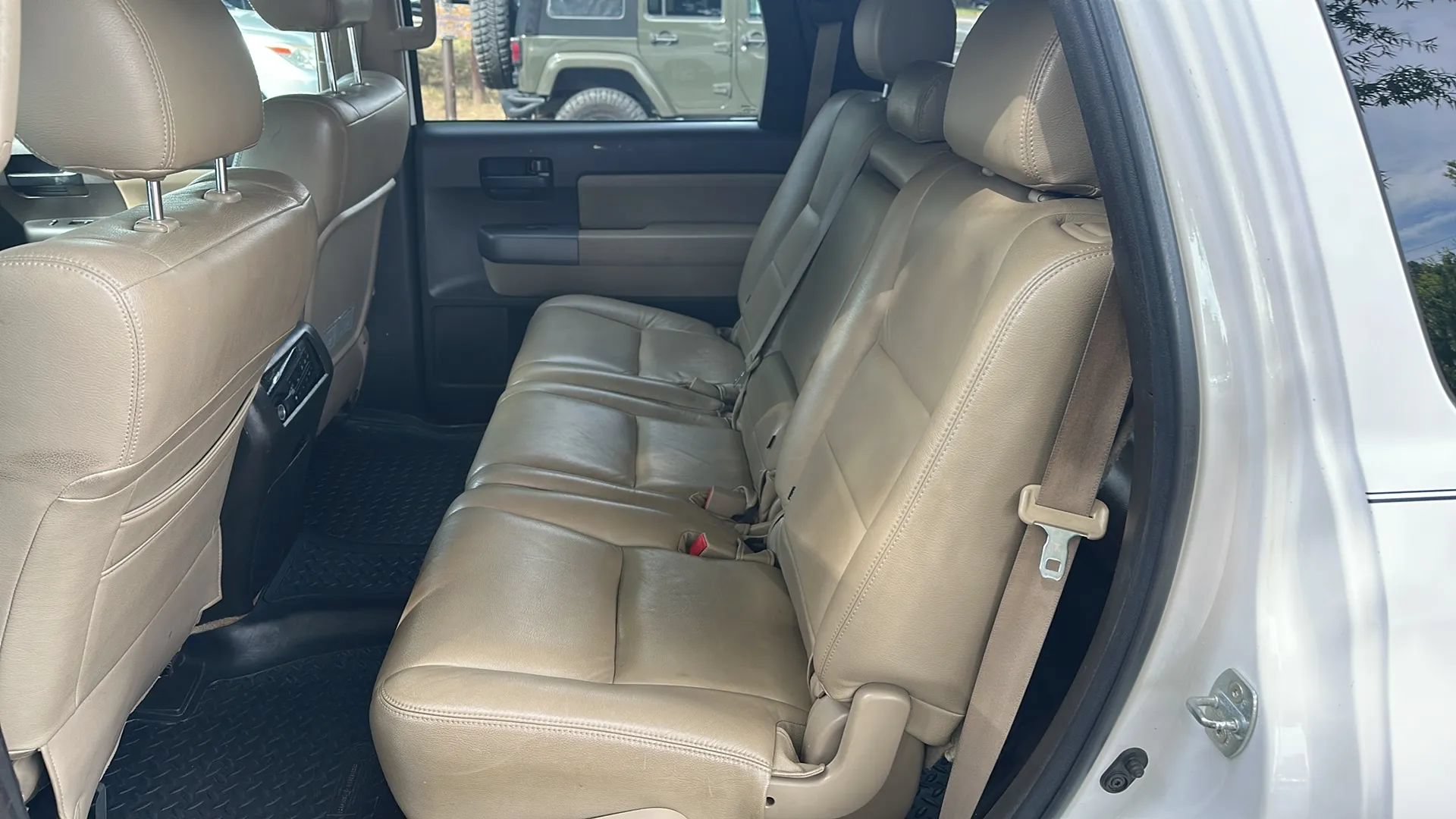 Used 2011 Toyota Sequoia SR5 AWD/4WD image 17
