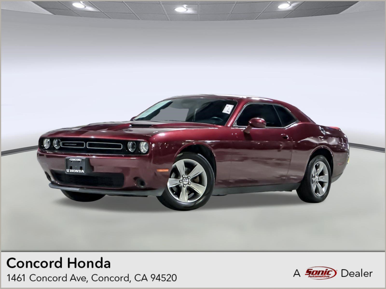 Used 2019 Dodge Challenger SXT image 1