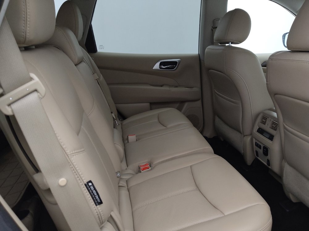 Used 2019 Nissan Pathfinder Platinum image 19
