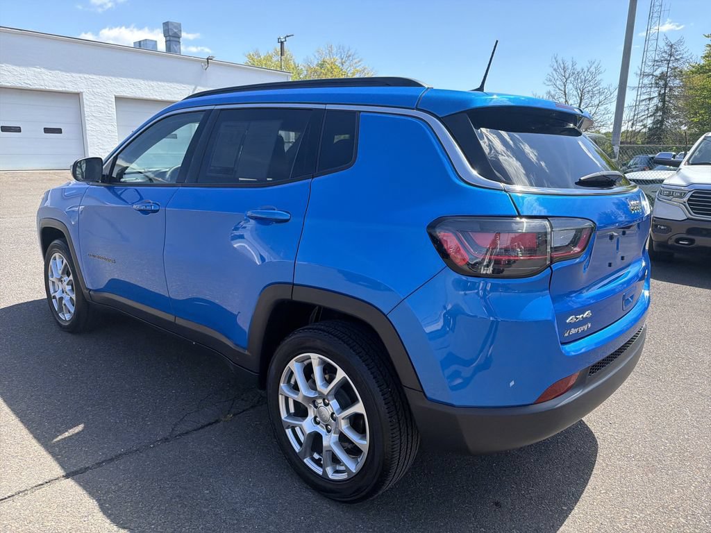Used 2023 Jeep Compass Latitude w/ Sun and Sound Group AWD/4WD image 4