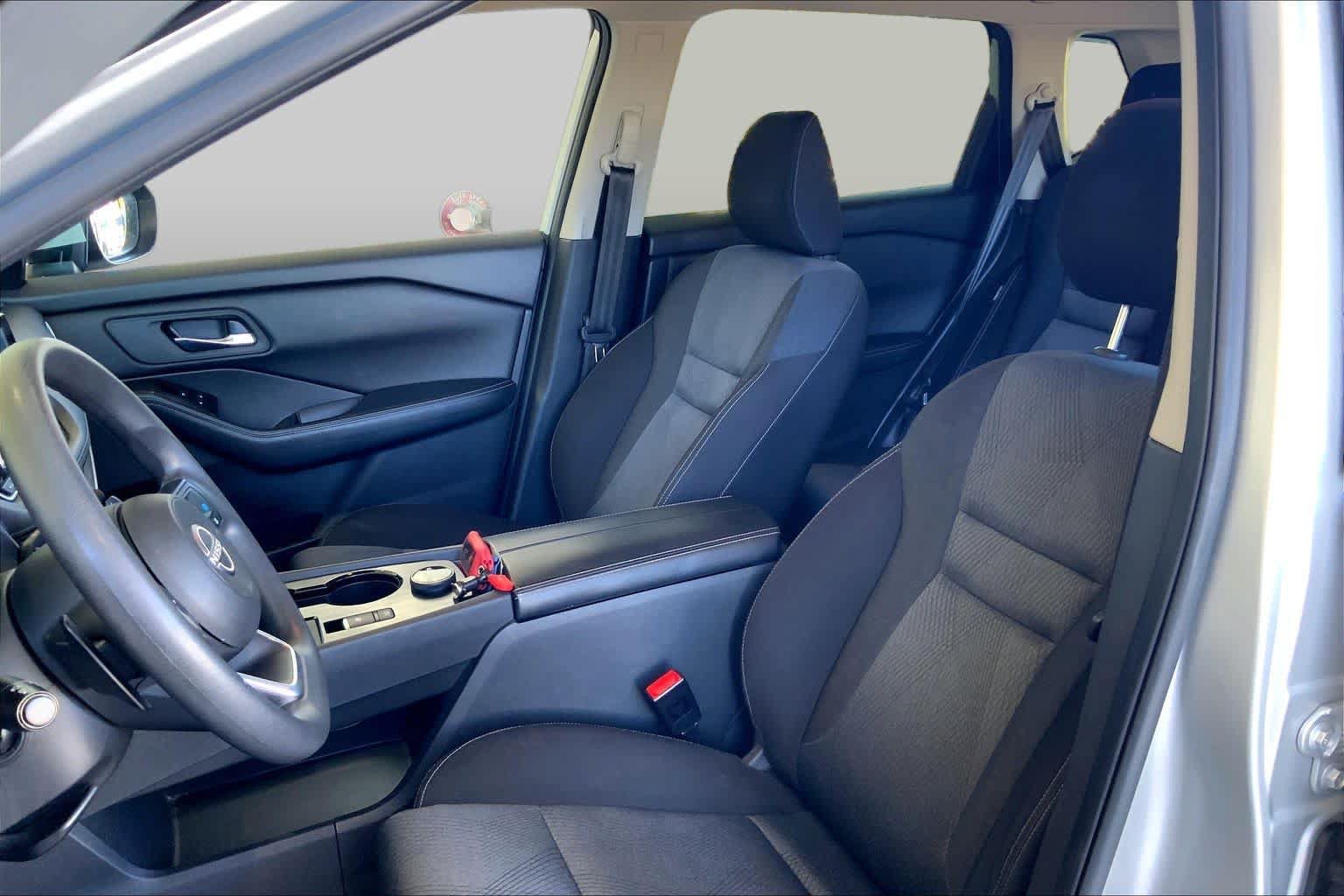 Used 2024 Nissan Rogue SV AWD/4WD image 8