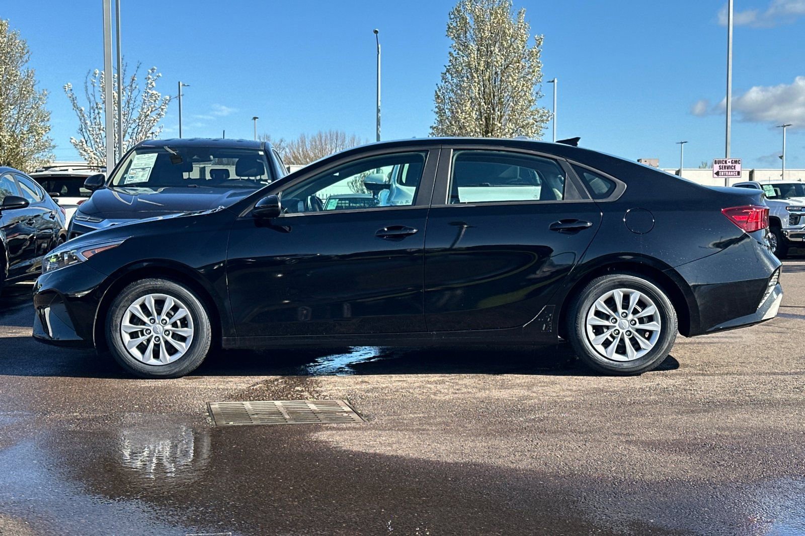 Used 2023 Kia Forte LX image 7