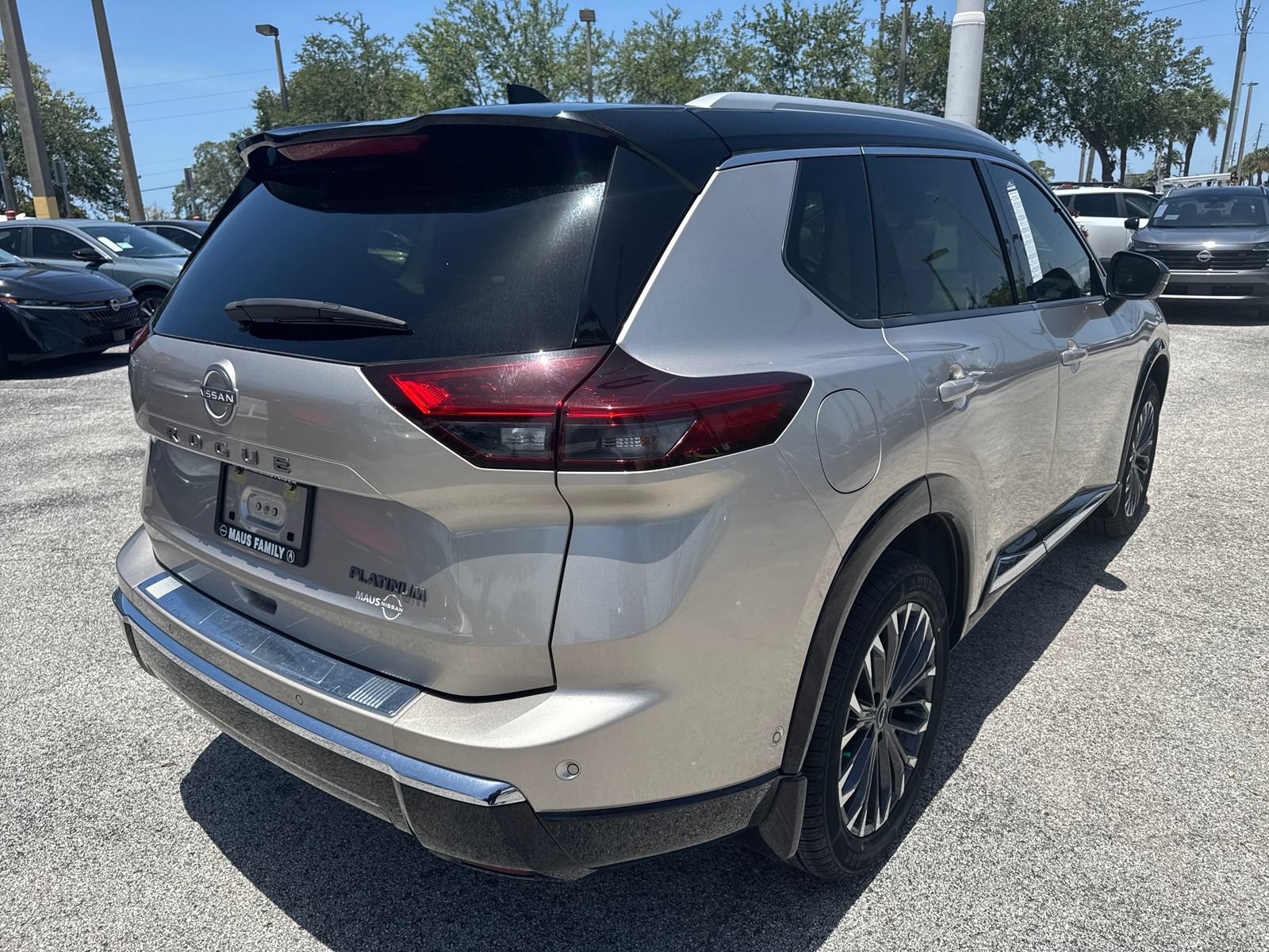 Certified 2024 Nissan Rogue Platinum FWD image 11