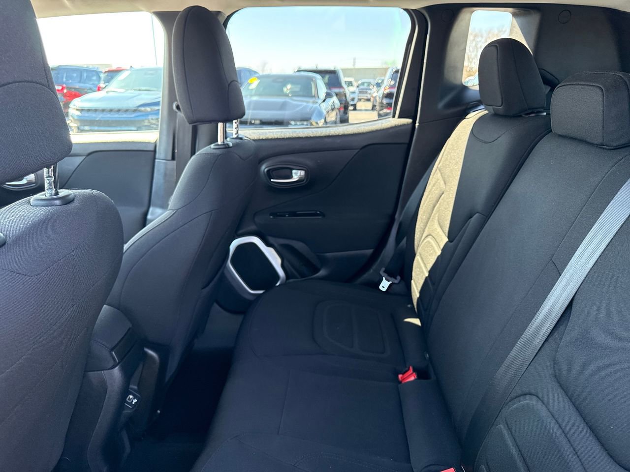 Used 2018 Jeep Renegade Latitude image 11