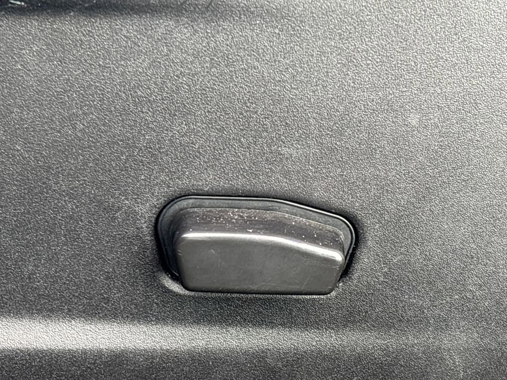 Used 2023 Dodge Challenger R/T image 9