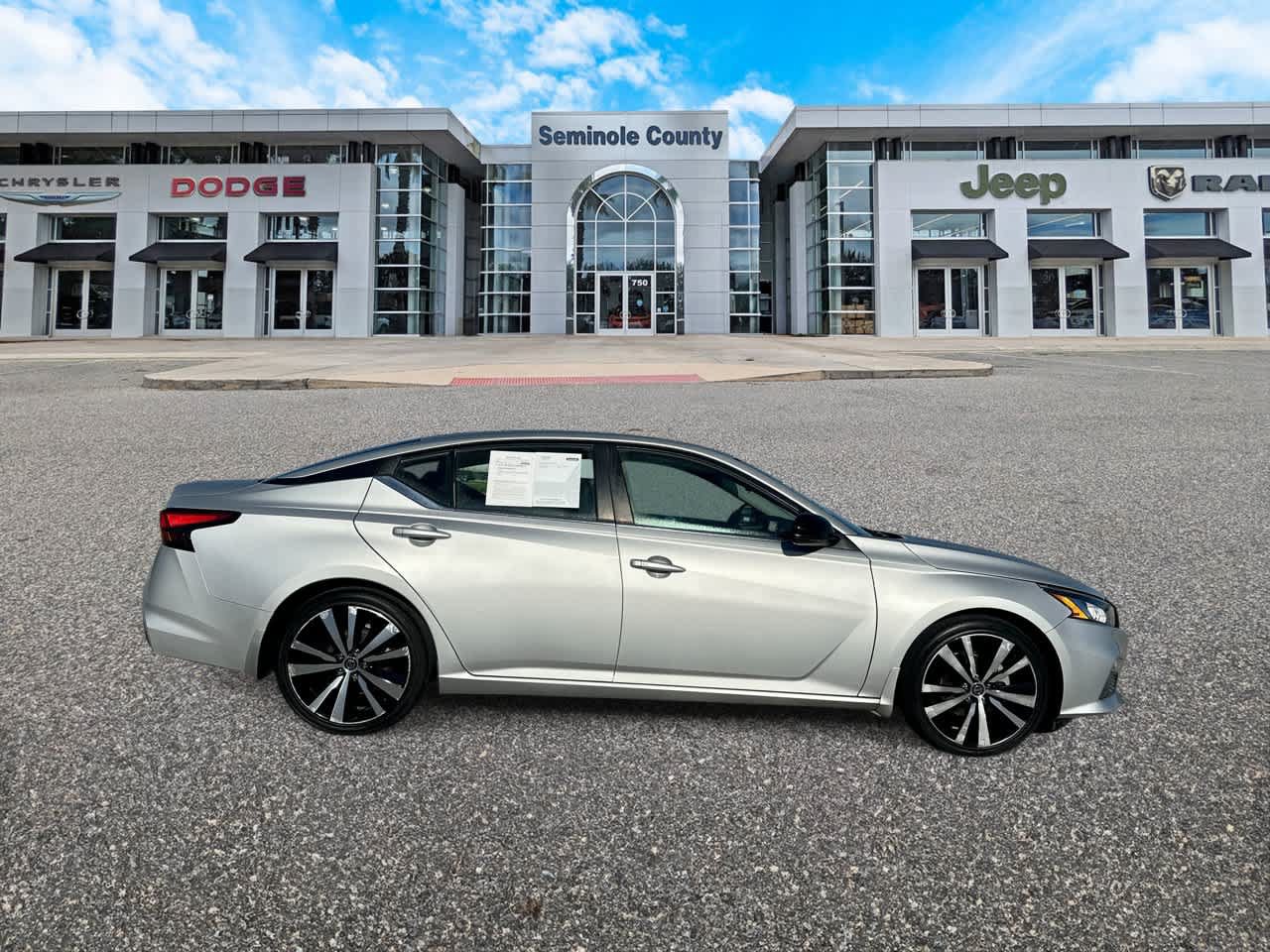 Used 2020 Nissan Altima 2.5 SR w/ Premium Package FWD image 9