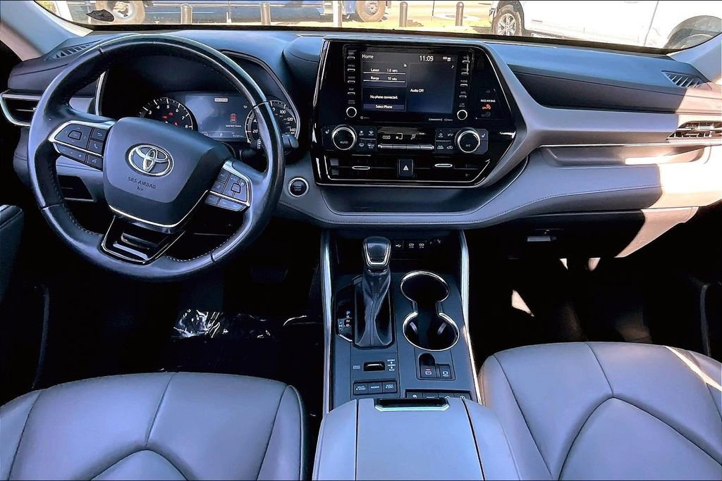Used 2021 Toyota Highlander XLE image 7
