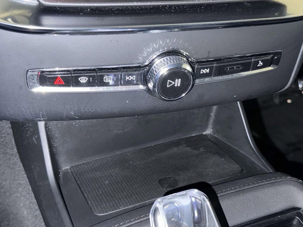 Used 2025 Volvo XC90 B6 Plus image 26