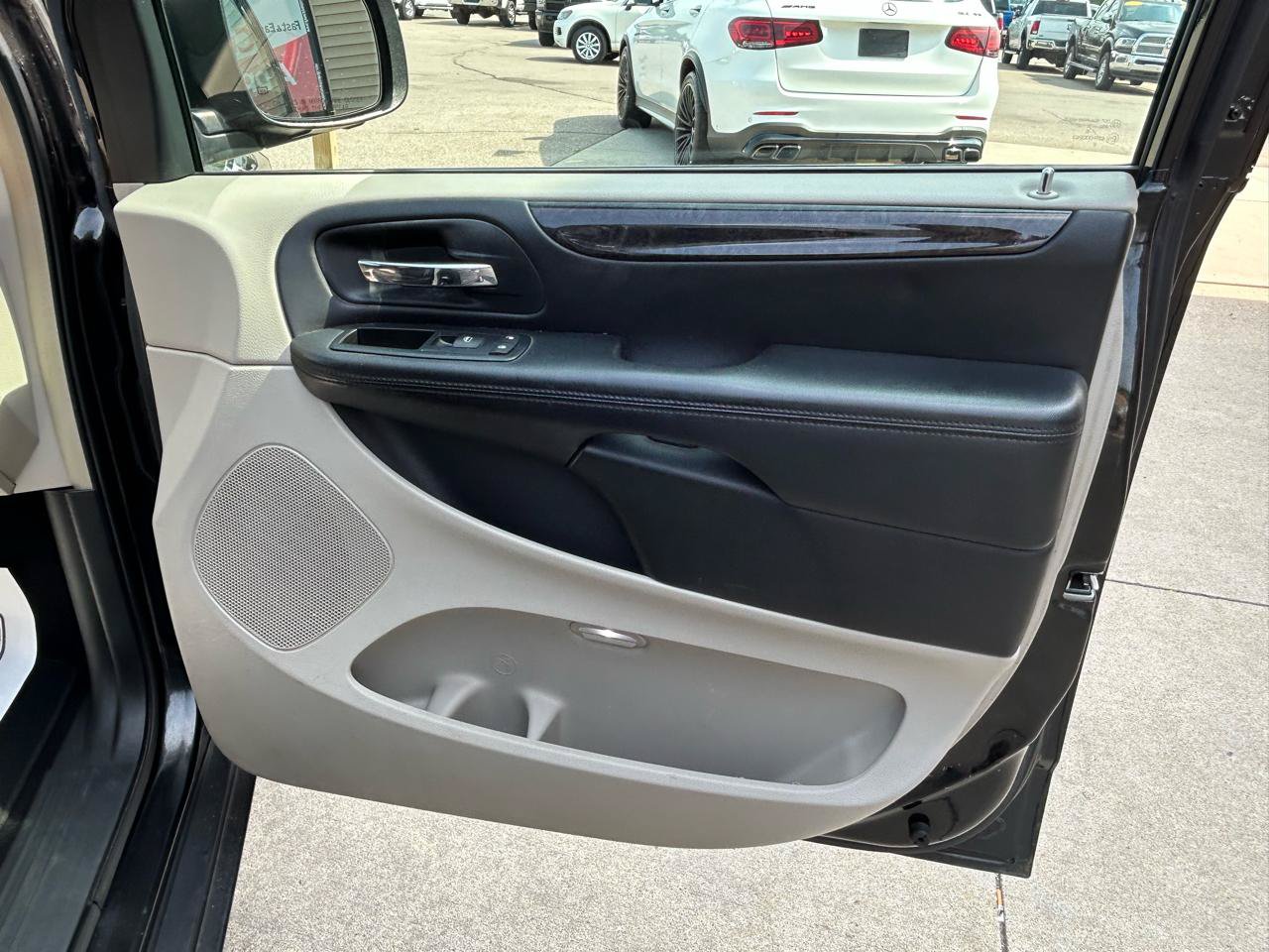 Used 2012 Dodge Grand Caravan Crew w/ Crew Value Pkg FWD image 16
