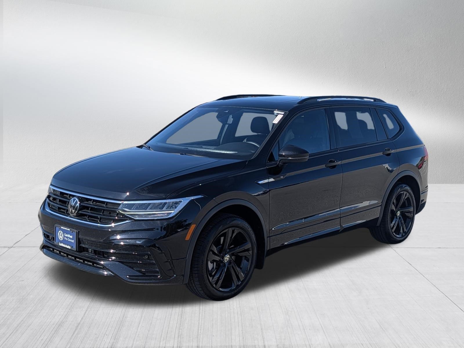 Certified 2024 Volkswagen Tiguan SE R-Line w/ MDO Package, Two-Row AWD/4WD image 3