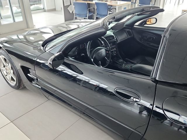 Used 2004 Chevrolet Corvette Base w/ Preferred Equipment Group image 25