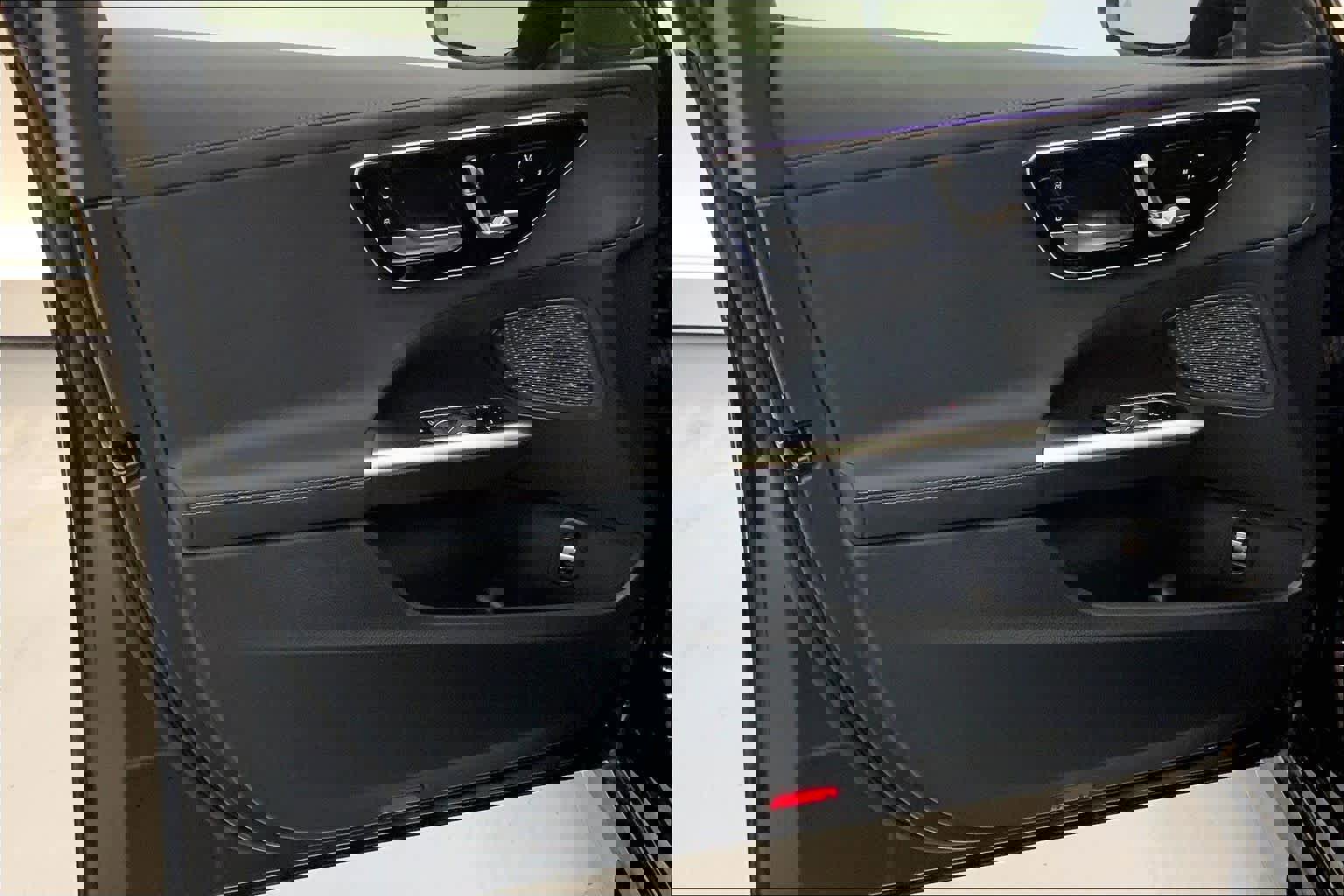 Used 2025 Mercedes-Benz C 300 Sedan image 19