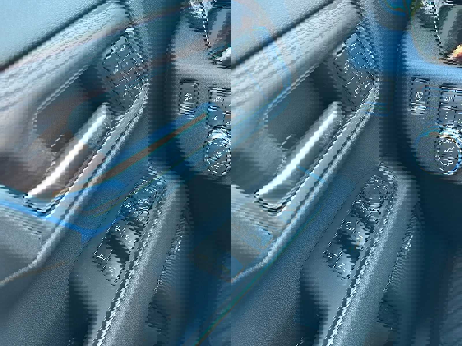 New 2026 GMC Sierra 2500 SLT w/ SLT Convenience Package image 33