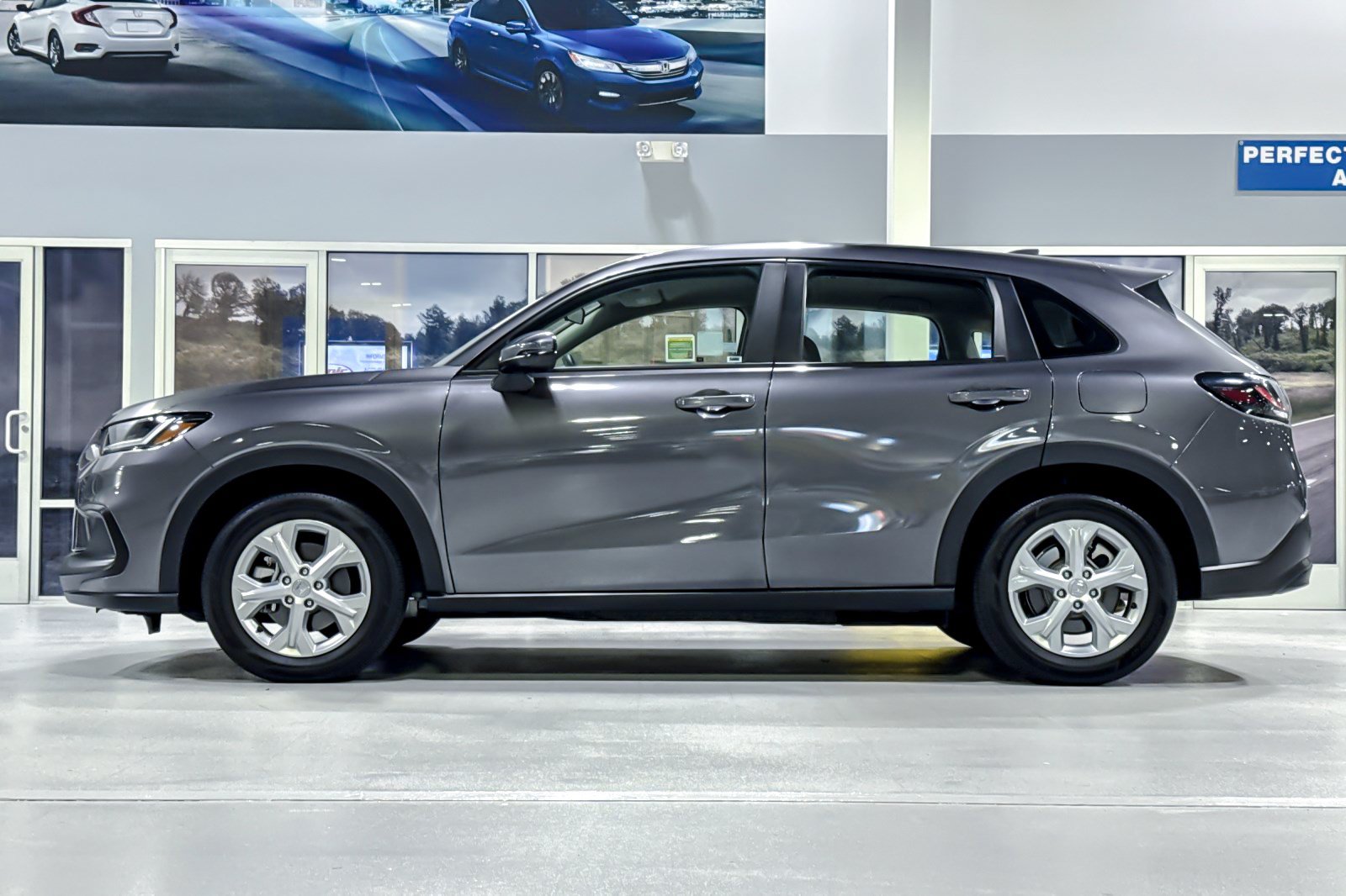 Used 2024 Honda HR-V LX image 2