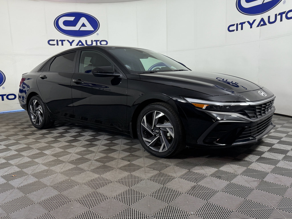 Used 2025 Hyundai Elantra Sport image 1