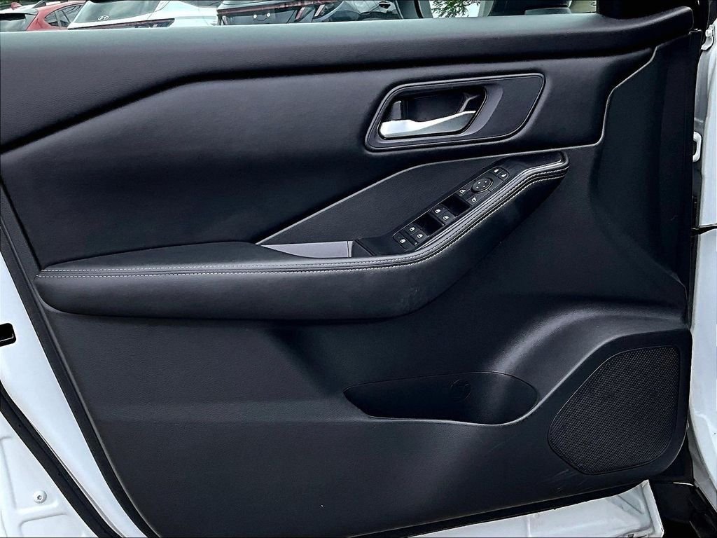 Certified 2024 Nissan Rogue SV AWD/4WD image 9